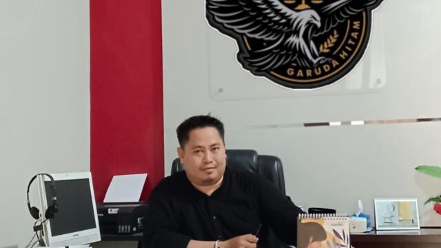 Negeri yang Terlalu Sibuk Dipoles