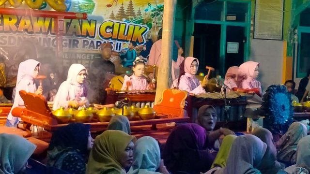 Kerawitan Cilik SDN Pinggir Papas II Curi Perhatian pada Pelepasan Siswa Kelas VI, Bukti Nyata Pelestarian Budaya Sejak Dini