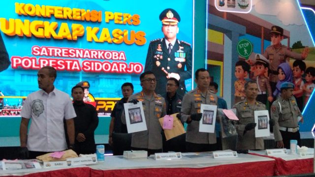 Ungkap Jalur Lintas Negara, Polresta Sidoarjo Tangkap 2 WN Malaysia Selundupkan Etomidet, Nilai BB Capai Rp45 Miliar
