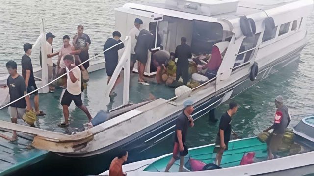 Tabrak Karang, Kapal Pengangkut Barang Tenggelam di Kangean Sumenep, Kerugian Capai Rp450 Juta
