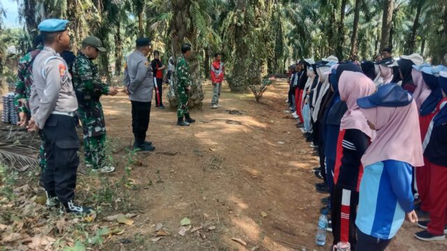 Sinergi TNI-Polri, Kapolsek dan Danramil Bukit Kemuning Cek Langsung Kesiapan 74 Calon Paskibraka