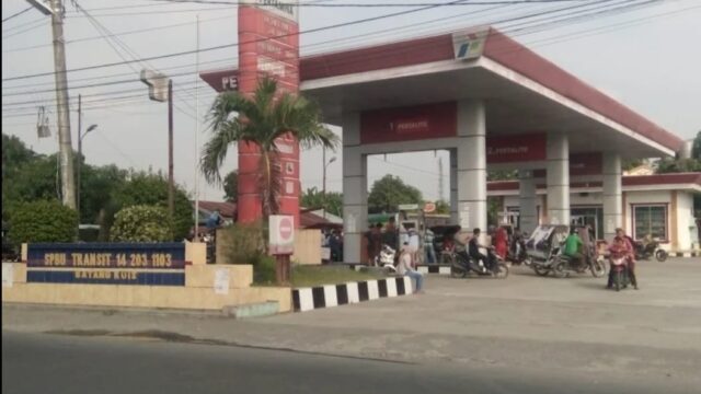 Di Duga SPBU 14.203.1103 Batang Kuis izinkan Becak, Motor Isi Pertalite Pakai Barkot Milik Orang Lai, Pertamina Di Minta Tindak Tegas