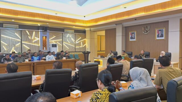 Gubernur Riau Lantik Kepengurusan LKS Tripartit dan Dewan Pengupahan Provinsi Riau