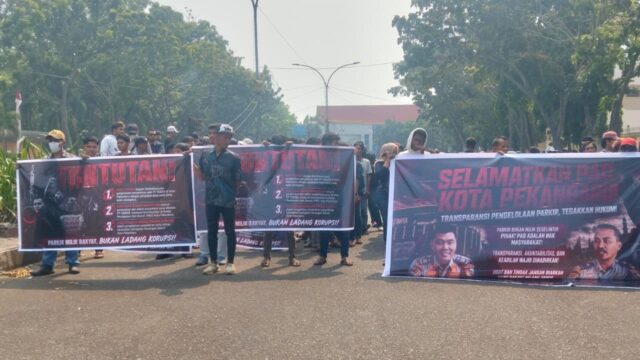Aliansi Pemuda Dan Masyarakat Riau Gelar Aksi Damai Di Kejati, Desak Evaluasi Hukum pengelolaan Parkir Kota Pekanbaru Untuk Cegah Penyalahgunaan Wewenang