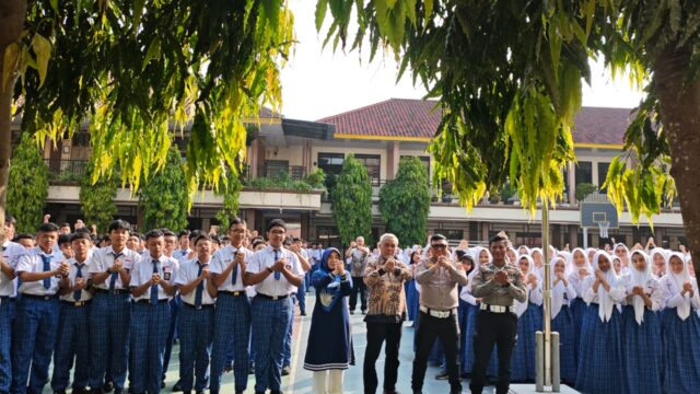 Tingkatkan Kesadaran Hukum Pelajar, Sat Lantas Polres Kuningan Sosialisasi Tertib Berlalu Lintas di SMAN 1 Kuningan