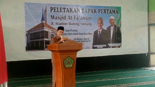 Bupati Sintang memulai peletakan tapak pembangunan mesjid At-Ta’awun di MTSN 1 SINTANG