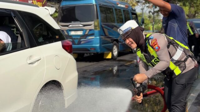 Bukan Sekadar Razia! Satlantas Sumenep dan Damkar Bergerak Bersama Gaungkan Keselamatan Jalan